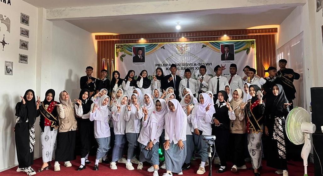 Pelepasan Siswa Siswi Kelas Akhir XII MA MIFTAHUL ULUM DAMPIT Tahun Pelajaran 2025-2026